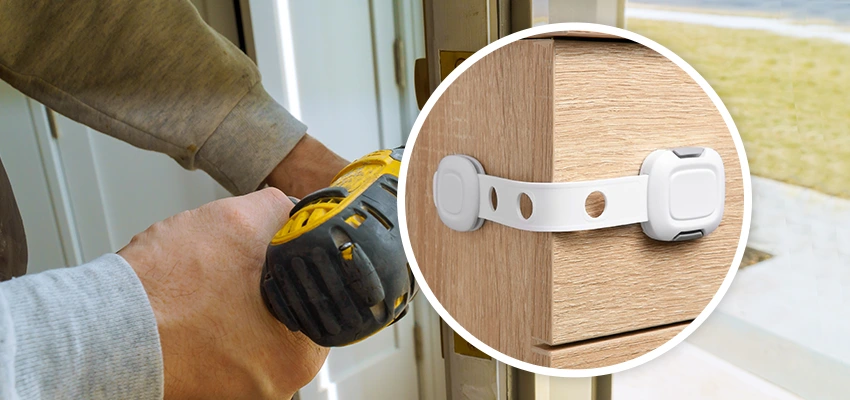 Childproof Sliding Door Locks in Gravenhurst, ON